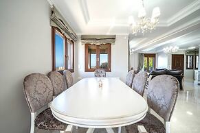 Karyo Villa,- 4bd, 3min On Foot From The Beach!