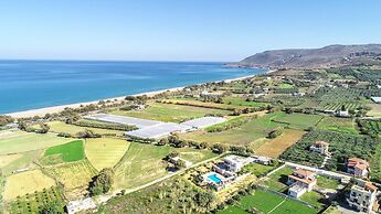 Karyo Villa,- 4bd, 3min On Foot From The Beach!