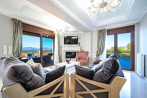 Karyo Villa,- 4bd, 3min On Foot From The Beach!