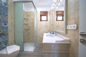 Karyo Villa,- 4bd, 3min On Foot From The Beach!