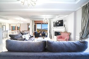 Karyo Villa,- 4bd, 3min On Foot From The Beach!