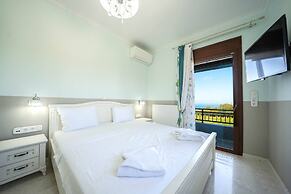 Karyo Villa,- 4bd, 3min On Foot From The Beach!