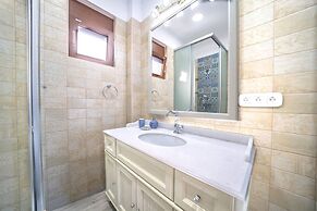 Karyo Villa,- 4bd, 3min On Foot From The Beach!