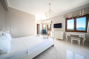 Karyo Villa,- 4bd, 3min On Foot From The Beach!