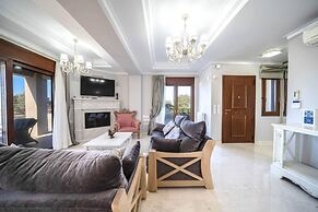 Karyo Villa,- 4bd, 3min On Foot From The Beach!