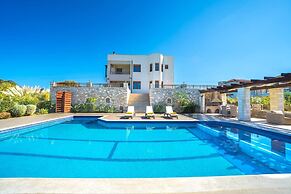 Karyo Villa,- 4bd, 3min On Foot From The Beach!