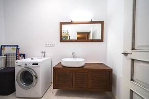 Karyo Villa,- 4bd, 3min On Foot From The Beach!