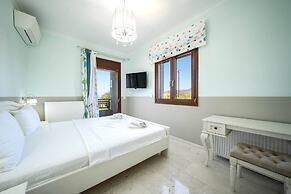 Karyo Villa,- 4bd, 3min On Foot From The Beach!