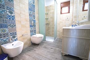 Karyo Villa,- 4bd, 3min On Foot From The Beach!