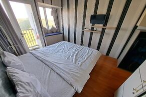 OYO Life 93106 Apartement Grand Sentraland By Andi