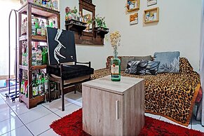 OYO Life 93120 Apartement Gateway Cicadas By Sarana Cipta Mahakarya