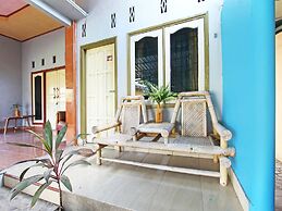 OYO Life 92960 Rumah Kos Kita