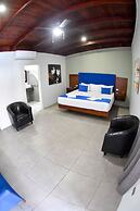 Republik Hotel, Bistro and Disco on Site