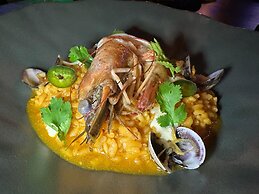 Republik Hotel, Bistro and Disco on Site