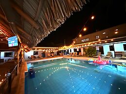 Republik Hotel, Bistro and Disco on Site