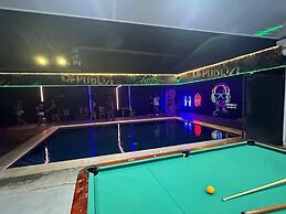 Republik Hotel, Bistro and Disco on Site