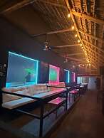 Republik Hotel, Bistro and Disco on Site