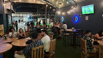 Republik Hotel, Bistro and Disco on Site