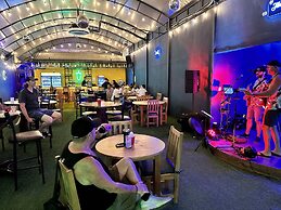 Republik Hotel, Bistro and Disco on Site