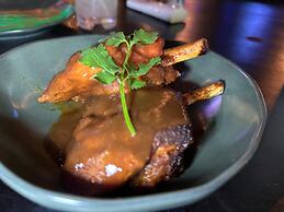 Republik Hotel, Bistro and Disco on Site