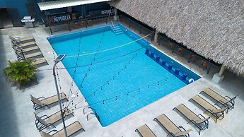 Republik Hotel, Bistro and Disco on Site