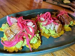 Republik Hotel, Bistro and Disco on Site