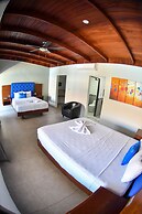 Republik Hotel, Bistro and Disco on Site