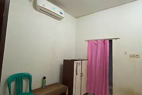 OYO Life 93259 Kos Kurnia