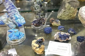 Modern 4BR Penthouse With Lake Views