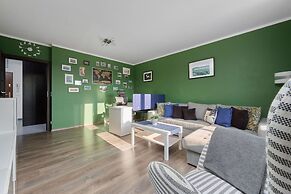 Lively Green Apartment by Renters