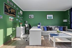 Lively Green Apartment by Renters