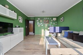 Lively Green Apartment by Renters