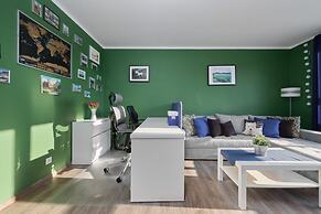 Lively Green Apartment by Renters