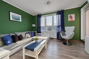 Lively Green Apartment by Renters