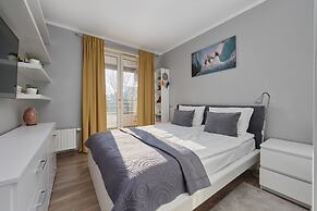 Lively Green Apartment by Renters