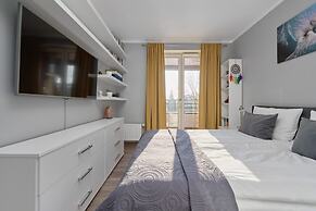 Lively Green Apartment by Renters