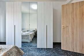 Venice H&S APT Private Room With AC