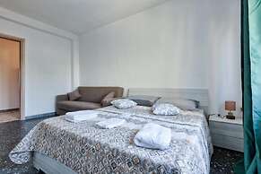 Venice H&S APT Private Room With AC