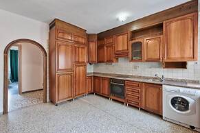 Venice H&S APT Private Room With AC