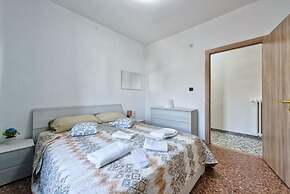 Venice H&S APT Private Room With AC