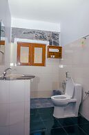 Roamers Inn - Hostel