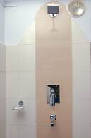 Roamers Inn - Hostel