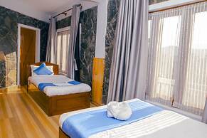 Roamers Inn - Hostel