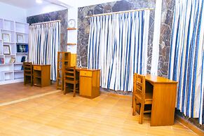 Roamers Inn - Hostel