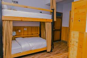 Roamers Inn - Hostel