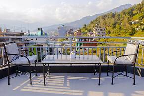 Roamers Inn - Hostel