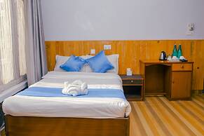 Roamers Inn - Hostel