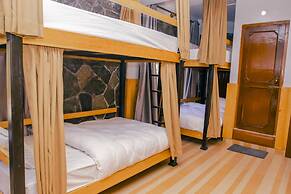 Roamers Inn - Hostel