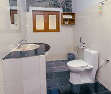 Roamers Inn - Hostel