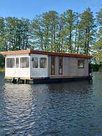Time out on the Havel - Houseboat "nautikhus"